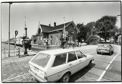 170492 Gezicht op het N.S.-station Arkel te Arkel.